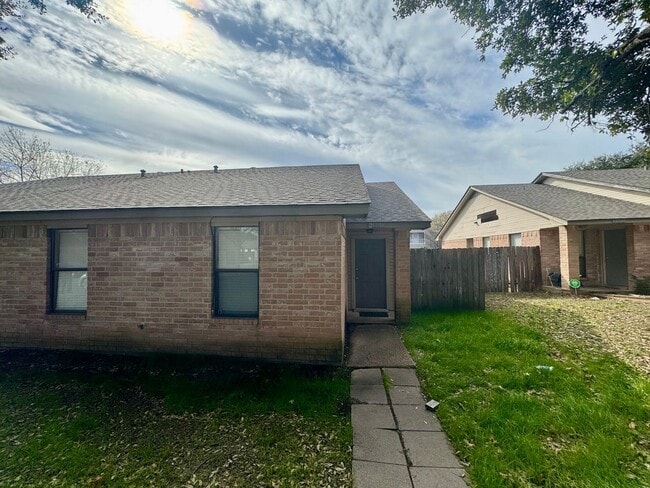 Photo - AUGUST PRE-LEASE!!!  3 Bedroom 2 Bathroom Duplex on Bus Route