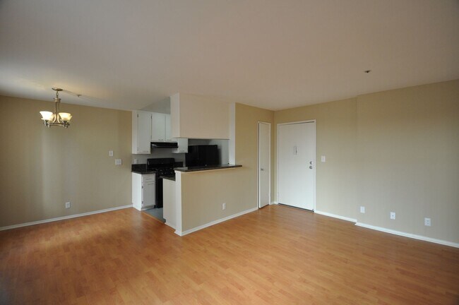 The Villa Valley Village Apartments - The Villa Valley Village Apartments