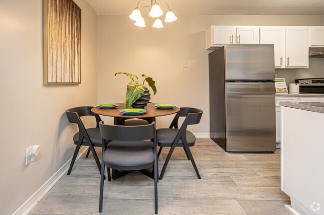 2BR, 2BA - 1,089SF - Graystone Hills