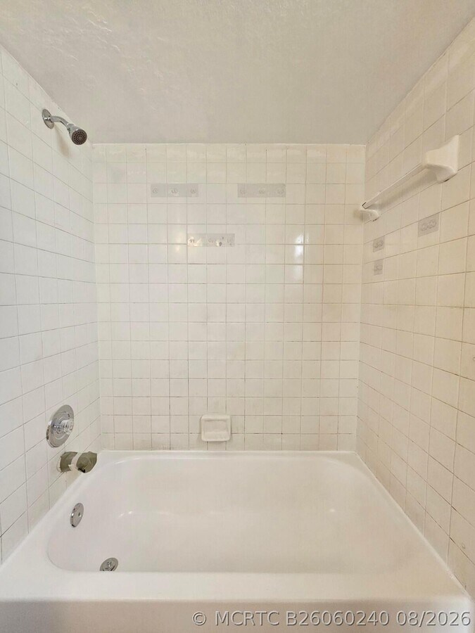 Photo - 1440 Windorah Way Unit B