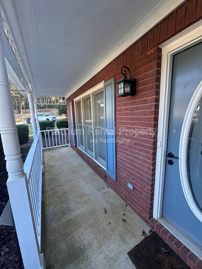 Photo - 335 Charlyne Way