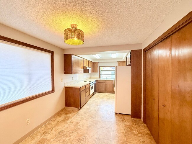 Photo - Beautiful 3 bedroom 1.5 bathroom one level home - Vancouver School District