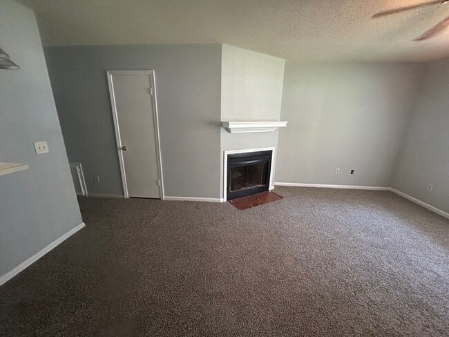Photo - 107 Country Town Dr