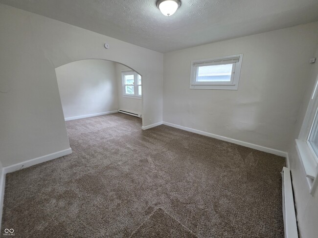 Photo - 833 N Gladstone Ave