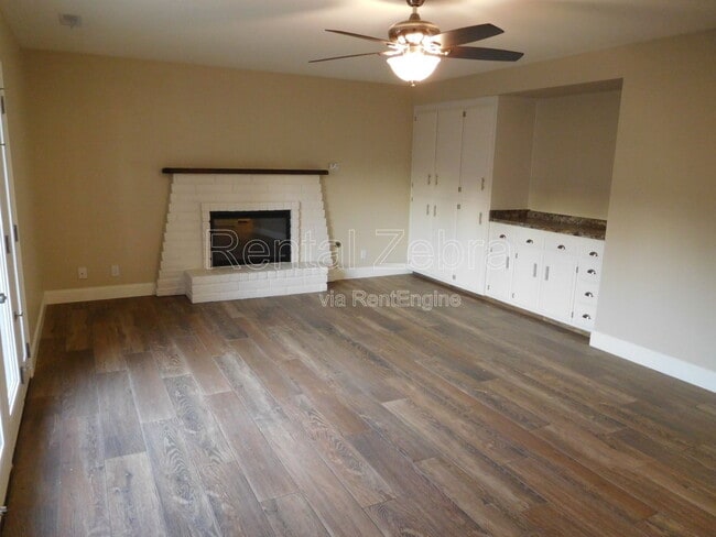 Photo - 2877 El Camino Real