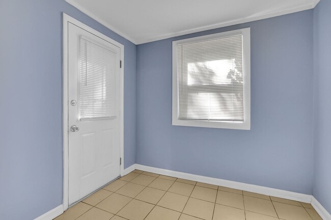 Photo - Don’t Miss Out! Look, Lease, and Live Spec...