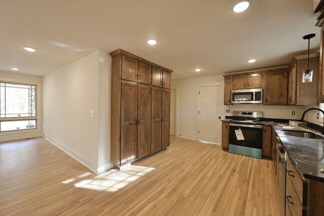 4392 Ashland City Rd