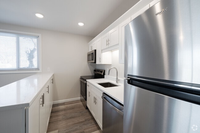 2BR, 1BA - 750SF - Kitchen