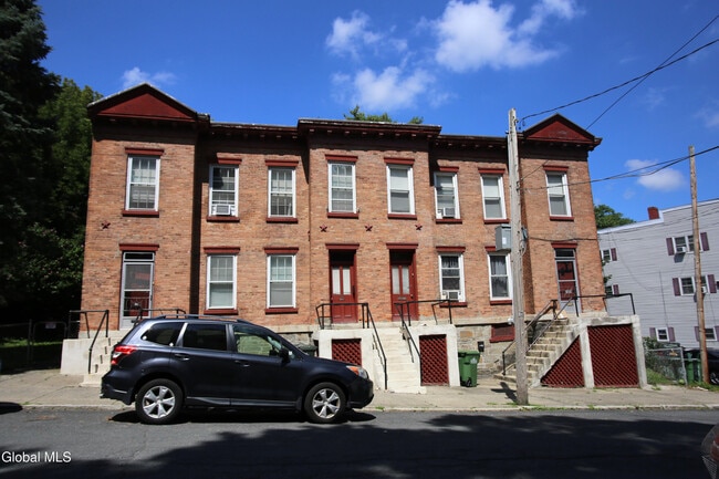 Building Photo - 31 Willow St