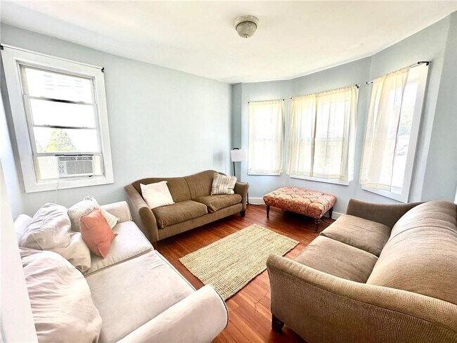 Photo - 693 Thames St Unit 1
