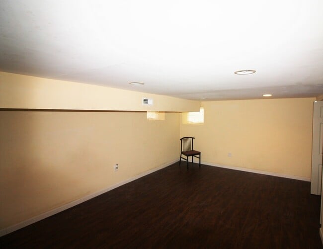 Photo - 121 S Wickham Rd
