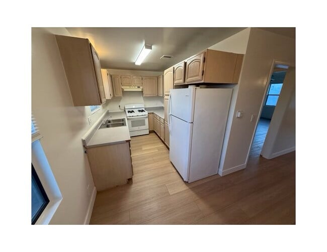 Photo - 2225 Marathon St Unidad B