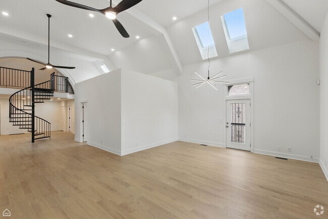 Building Photo - 1457 N California Ave Unit 2 Rental