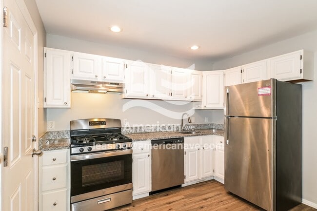 Photo - 690 Loyola Dr