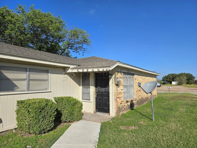 Building Photo - 7208 Sanger Ave