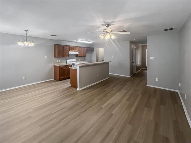2325 Kingsway Dr