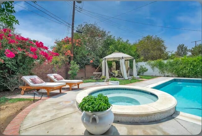 Photo - 22220 Leadwell St Casa