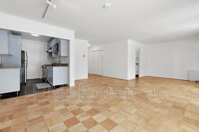 Photo - 10201 Grosvenor Pl Unit 325