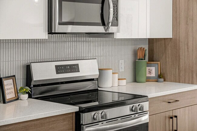 Photo - 2231-2281 81 St S W Unit SI ID1314560P