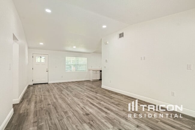 Photo - 2625 Nova Dr