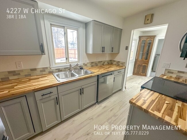 Photo - 4227 W Chicago St