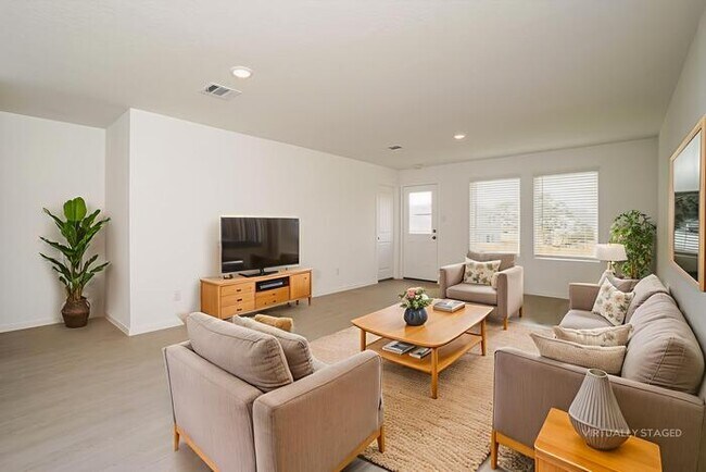 Photo - 547 Layne Overlook