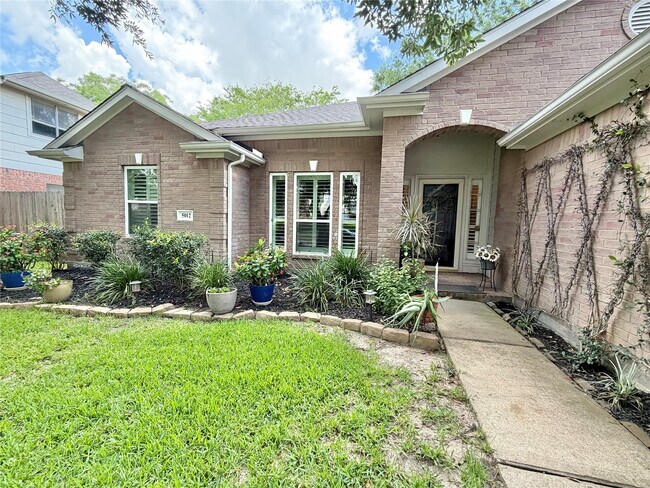 Building Photo - 5012 N Nelson Dr