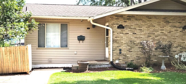 Photo - 1809 Reetz Rd