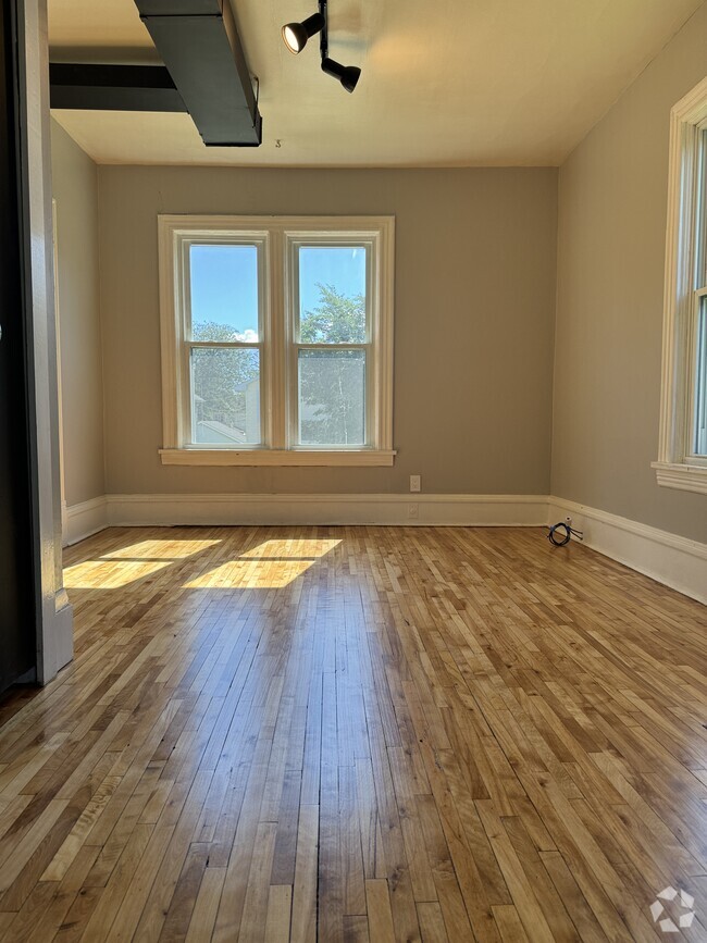 Building Photo - 1704 Tyler St NE Unit #2 Rental
