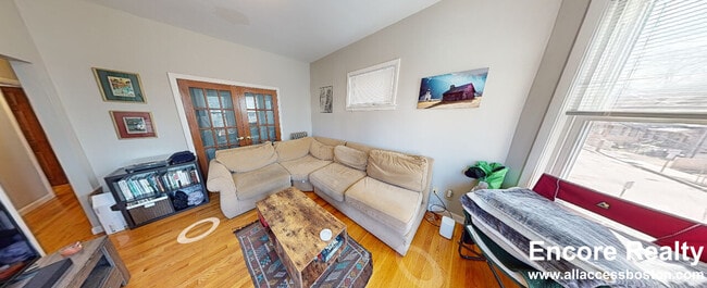 Building Photo - 23 Tufts St Unit 2 Rental
