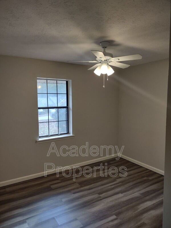 Photo - 106 Richard Way