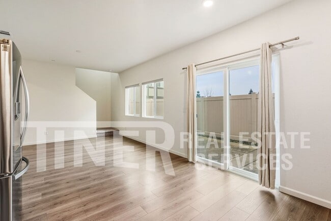 Photo - 3867 Roseparke Way