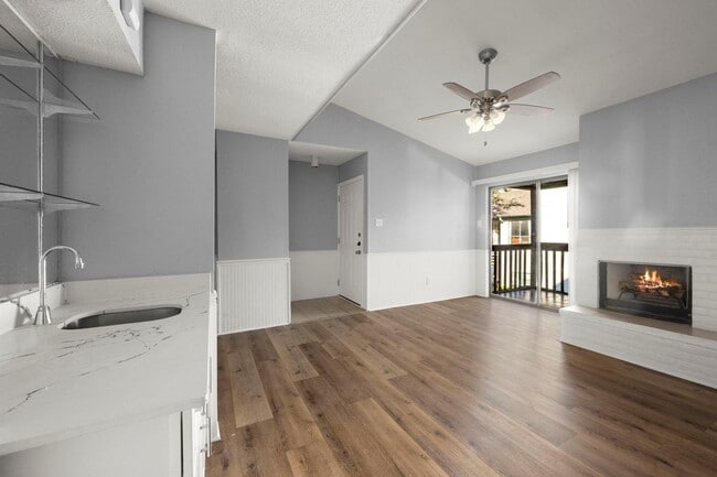 Photo - Richmond/Amanda west of Fondren, Classic, beautifully maintained, 2nd floor condominium offers 2 ...