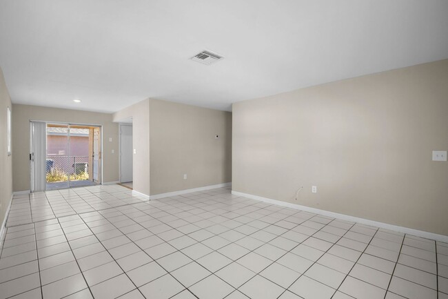 Building Photo - 1706-1708 Cypress Dr Unit 1706 Cypress Dr