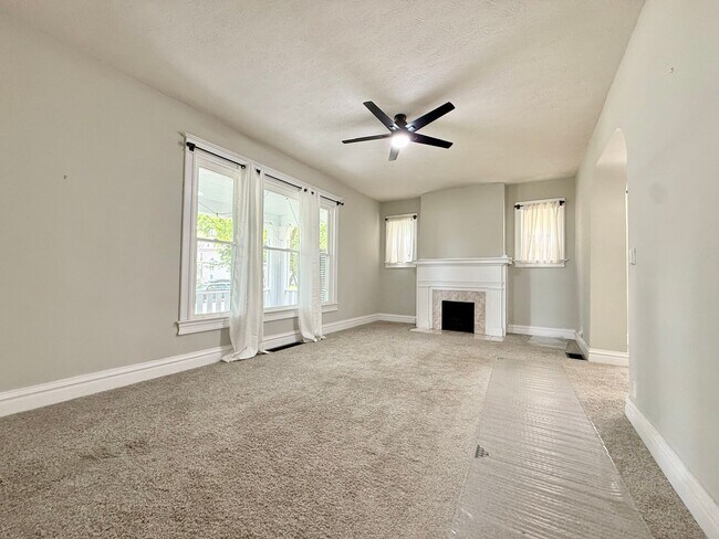 Photo - **Hawthorne Place** Pet Friendly 5 Large Bedrooms 2 Full Baths!