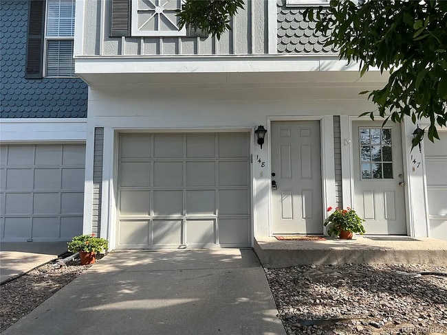 Building Photo - Beautifully remodeled townhome near Cherry... Unit 148