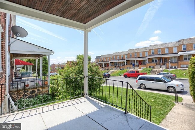 Photo - 1323 N Kenwood Ave