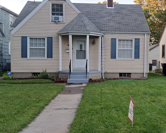 Building Photo - 1833 E Donald St Rental