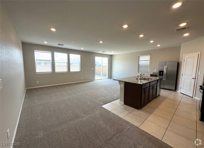 Building Photo - 6948 Wildhorse Crk St Rental
