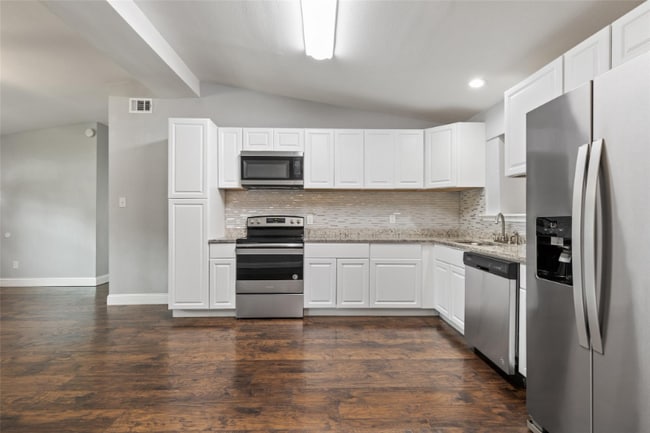 Photo - 626 Seneca Dr