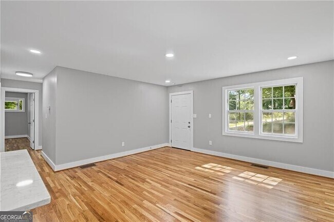 Photo - 2889 Macon Dr SW