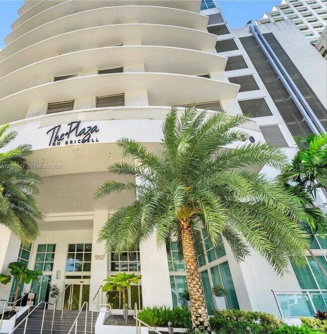 Building Photo - 950 Brickell Bay Dr Unit 2406