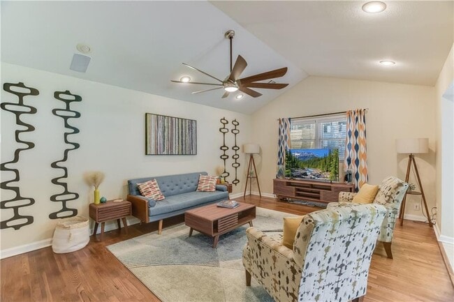 Photo - 208 Braeswood Rd