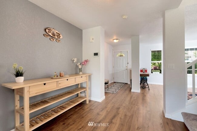 Photo - 1106 Villanova St NE