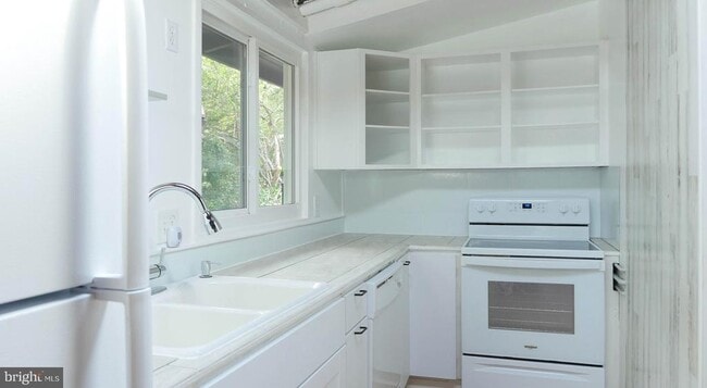 Building Photo - 3333 Hemlock Dr