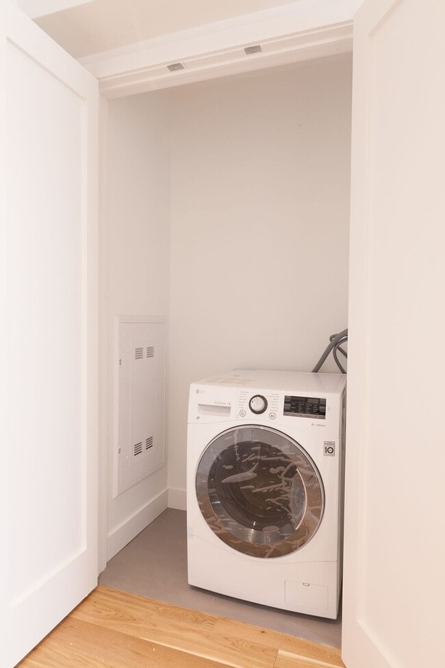 Photo - 25 Av des Pins O Unit 440