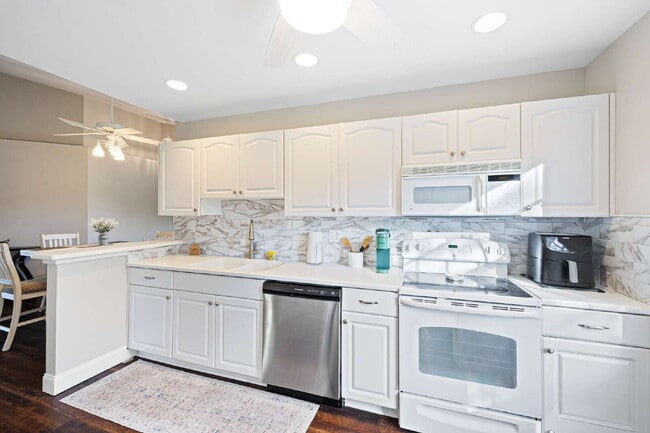 Photo - BEAUTIFUL COACH HOME AT WINDSOR PLACE IN B... Unit 201