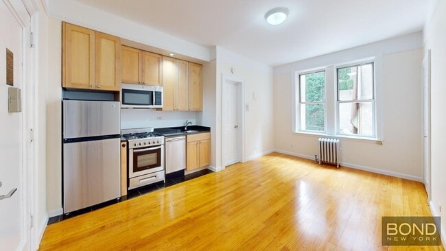 Building Photo - 117 W 13th St Unit 25 Rental