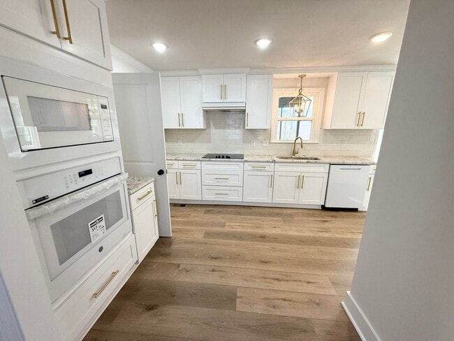 Photo - 140 Stone Mill Dr