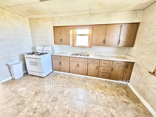 Photo - 1035 Lysle Ave